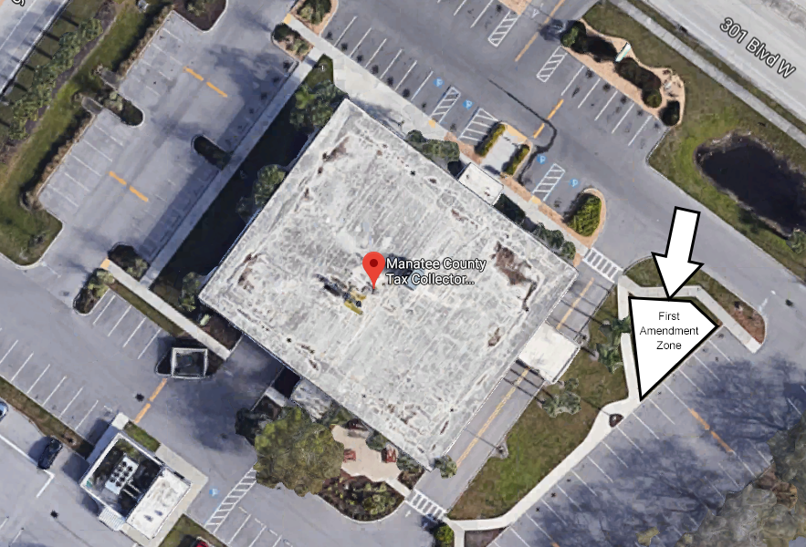 Overhead view of West Manatee Branch. This office has one First Amendment Zone. The zone is a triangular area to the east of the building. It has parking spaces on its southeast side.