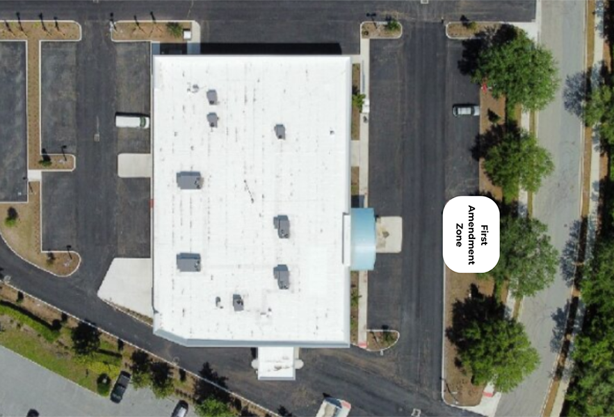 Overhead view of East Manatee Branch. This office has one First Amendment Zone. The zone is a rectangular area to the south of the building. It has parking spaces on its north, south, and east sides.